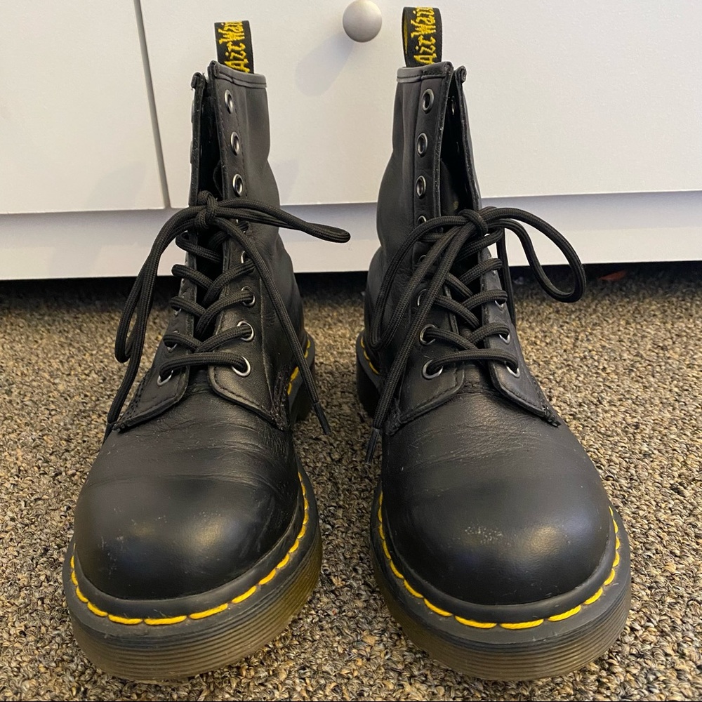 Dr Martens 1460 Women’s Leather Lace Up Boots size 6